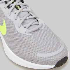 Nike Revolution 7 Sneakers