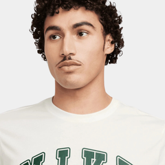 Men’s Sportswear Club Relaxed-Fit Logo Graphic T-Shirt