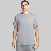 Nike Sportswear Standard Issue T-Shirt